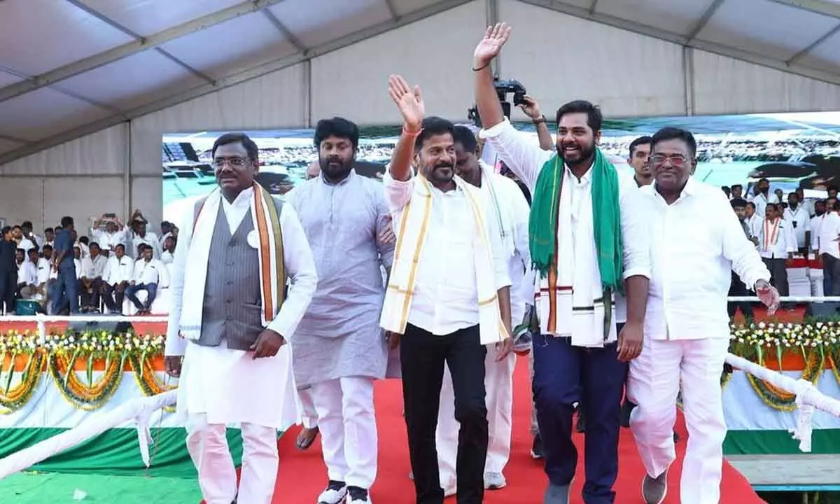 కులానికే విలువ.. కాంగ్రెస్‌ ఎంపీ సంచ‌ల‌న వ్యాఖ్య‌లు