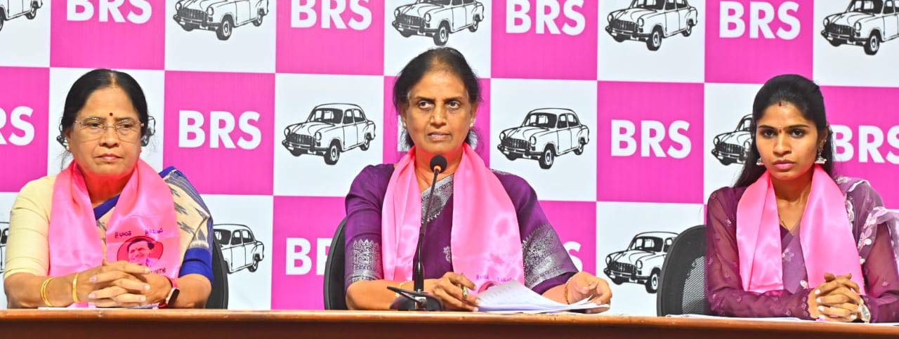 బీఆర్ఎస్ మ‌హిళా నేత‌ల ప్రెస్ మీట్‌