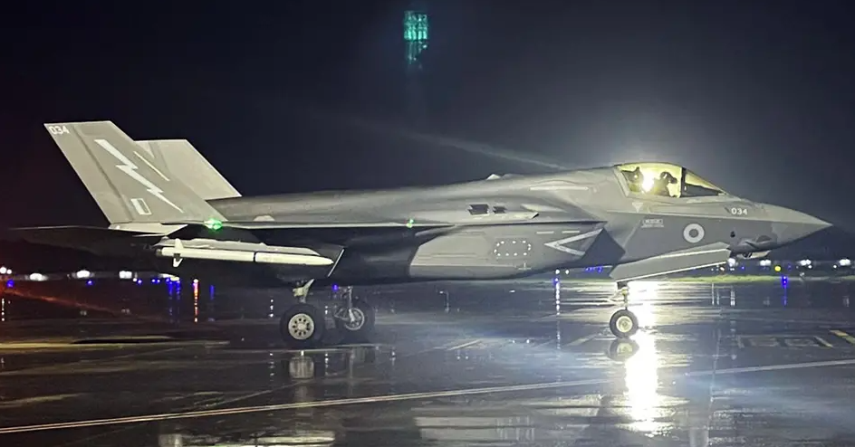 Fighter Jet: కేర‌ళ‌లో దిగిన బ్రిట‌న్ యుద్ధ విమానం!