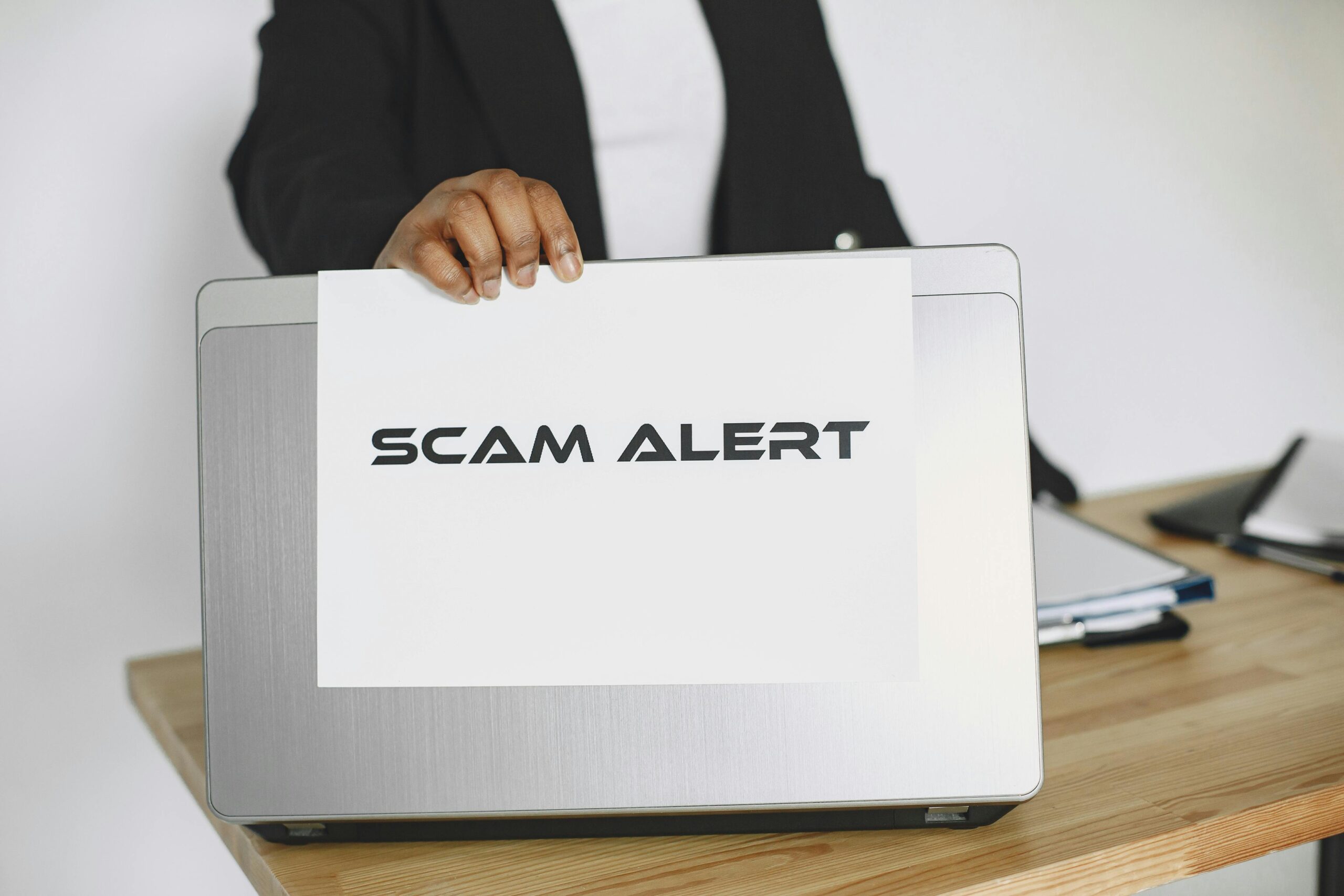 Cyber Crime: రిటైర్డ్ టీచ‌ర్‌కు హ్యూమ‌న్ ట్రాఫికింగ్ బెదిరింపులు.. రూ.1.20కోట్లు స్వాహా!